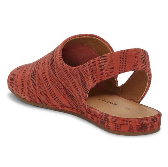 Stylish Lucky Brand Sandals - Picture 2 of 4